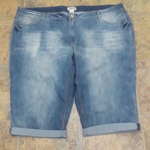 NWT ZANADI CAPRI JEANS
